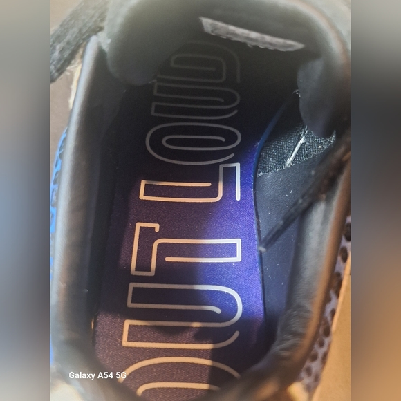 Women's Size 7 Adidas 'Falcon Outloud' - Picture 5 of 7